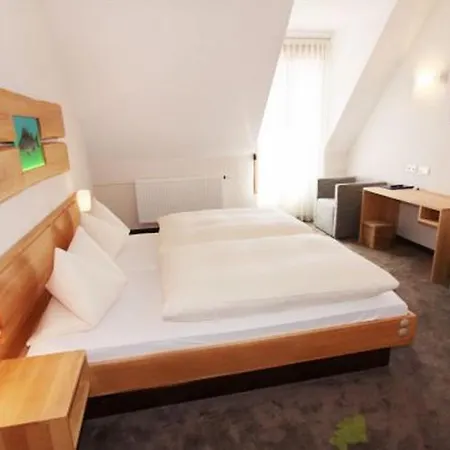 Karpfenhotel & Herrenhaus Im Sindel-buckel Feuchtwangen